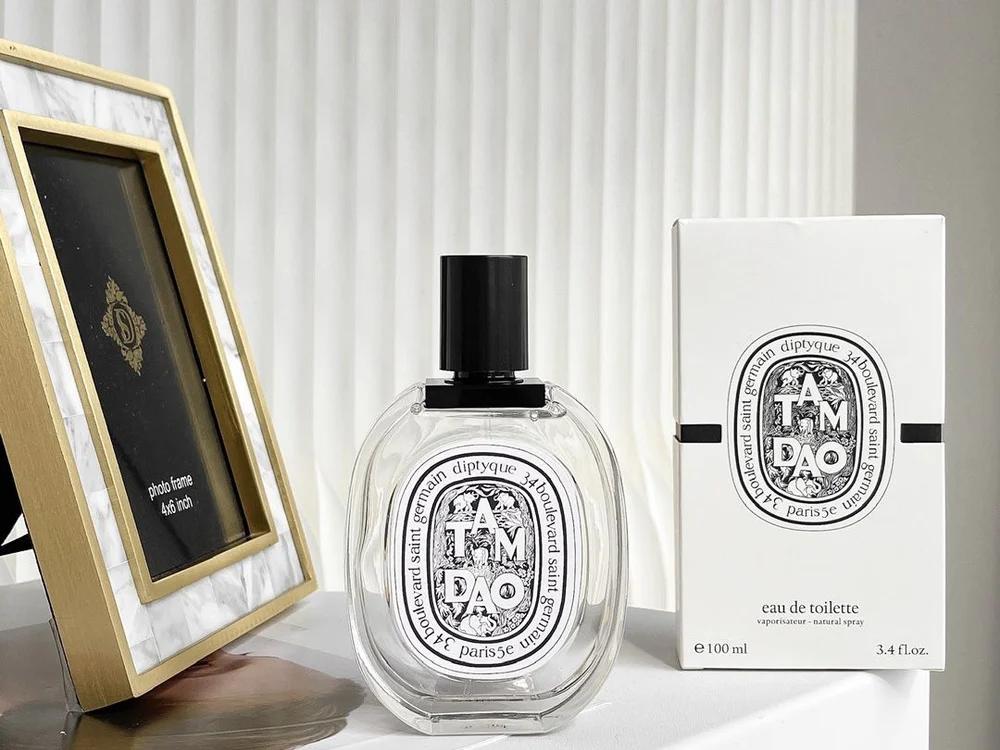 Men’s Tam Dao perfume bottle by Diptyque, highlighting its unisex appeal